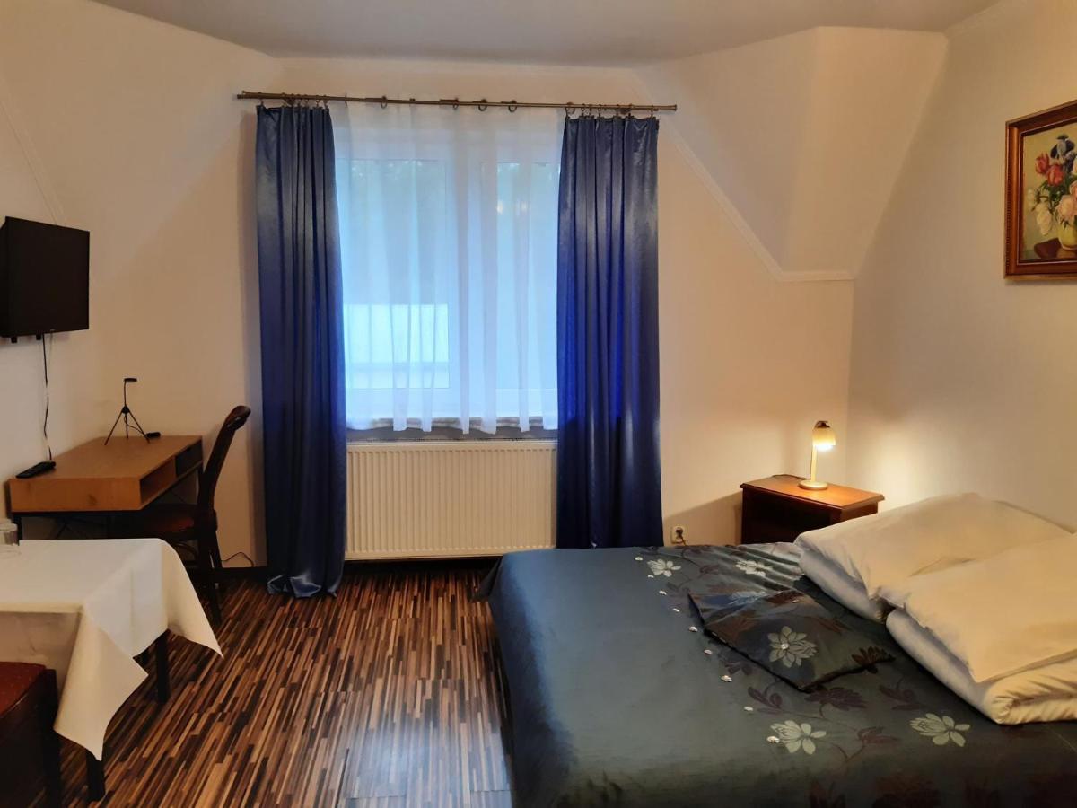 Fantazja - Restauracja I Noclegi Radom Extérieur photo