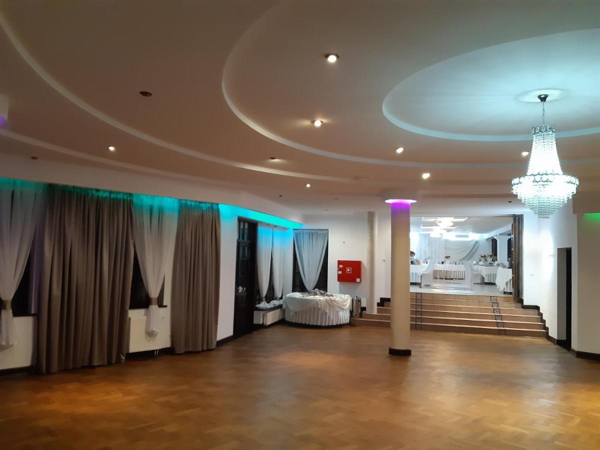 Fantazja - Restauracja I Noclegi Radom Extérieur photo