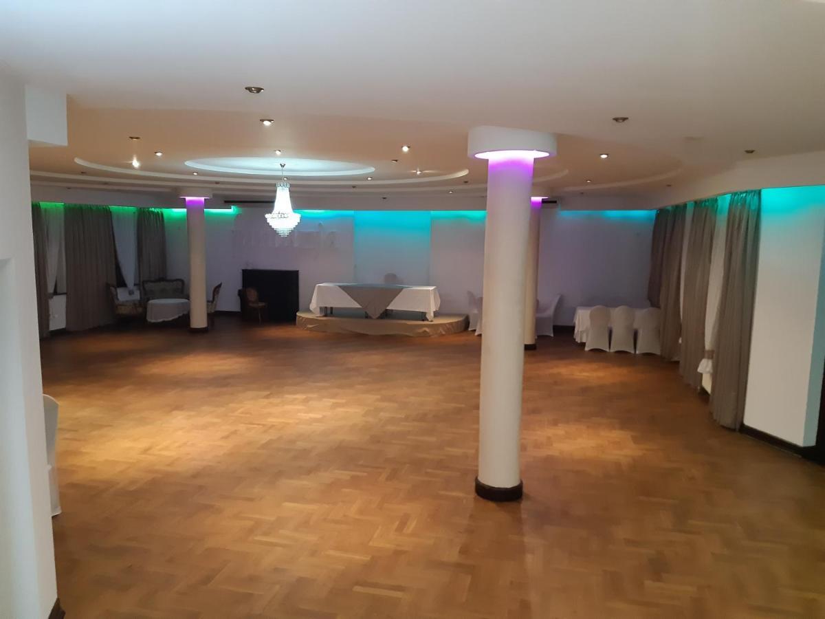 Fantazja - Restauracja I Noclegi Radom Extérieur photo