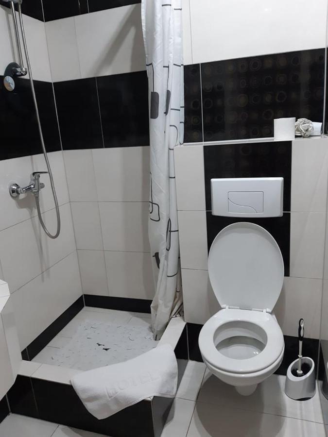 Fantazja - Restauracja I Noclegi Radom Extérieur photo